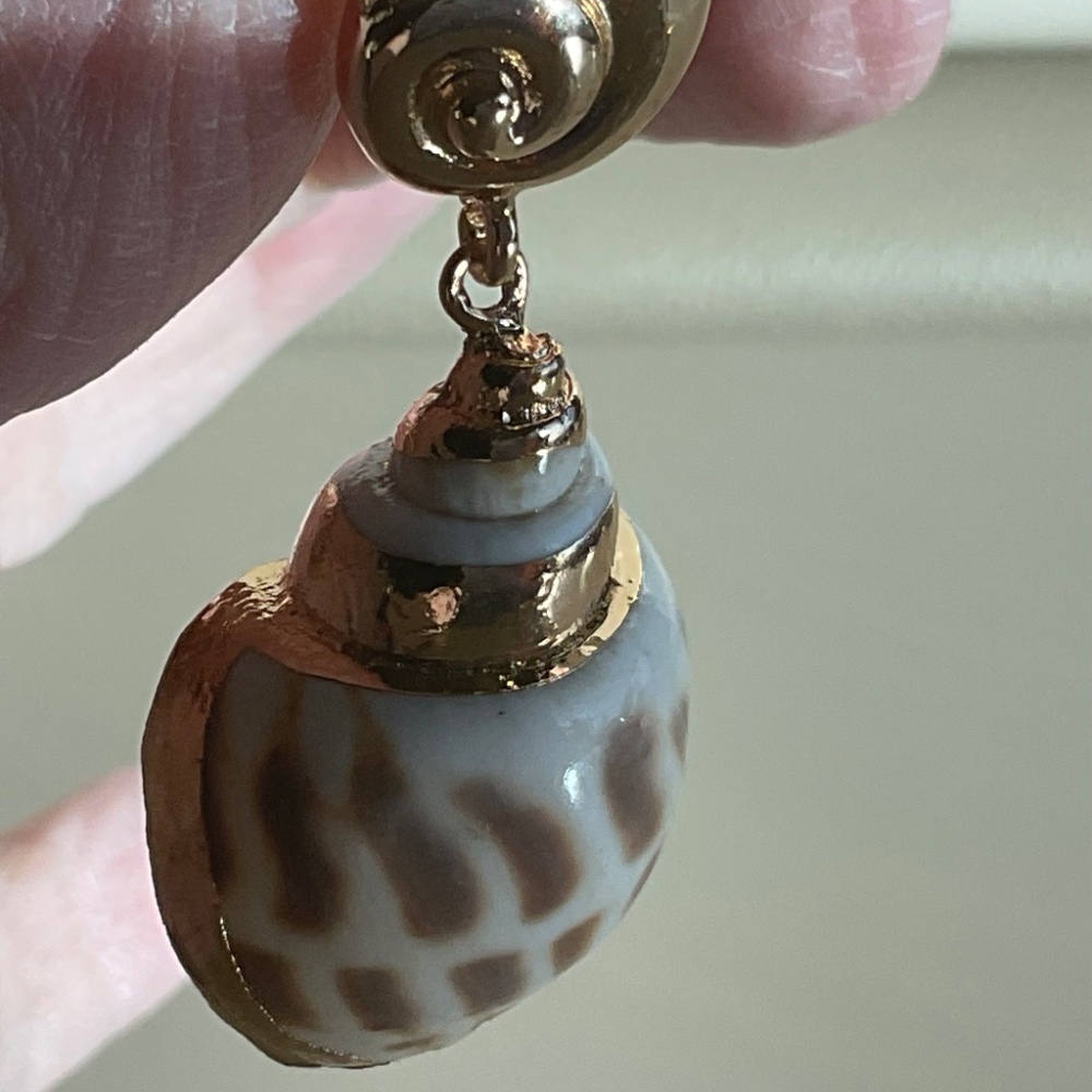 Shell Dangle Earrings pierced goldtone 2” long - Picture 3 of 4